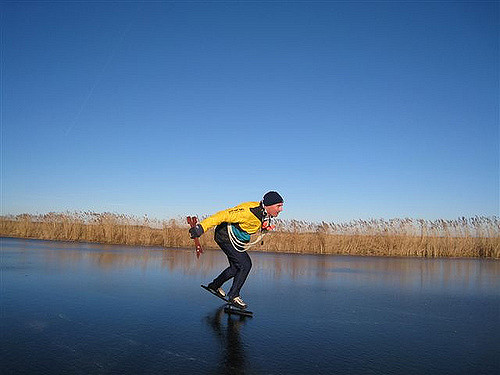 朝から滑る人もたくさんいる（画像提供：フリー画像）