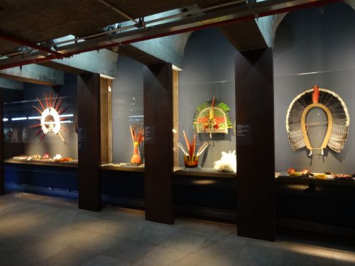 3月25日までメトロ・チラデンテス駅のギャラリーで観賞できるインディオ・アート