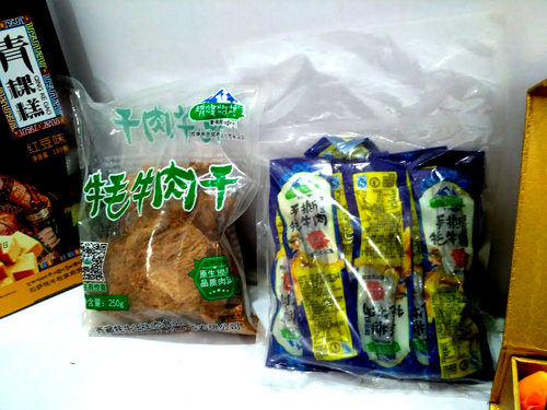 ヤク食肉加工品の展示