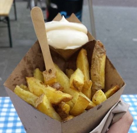 フライドポテト(オランダではフリットと呼ぶ)は典型的な外食メニューの一つ
