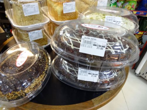 卵形チョコに代わって店で販売されるのが目立つ、チョコがたっぷりかかったコロンバ