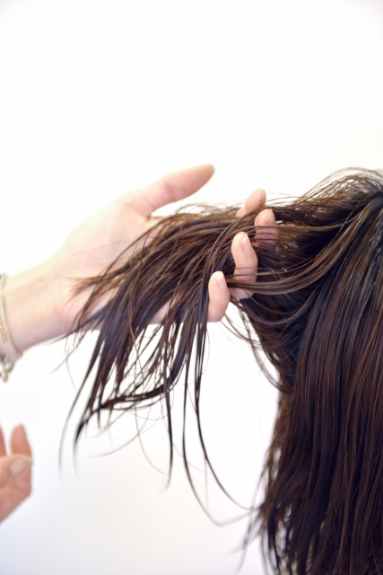 ロングヘアをバサッとカットしたいときは、寄付するのがお勧めです