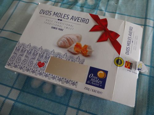 オーヴォス・モーレス・アヴェイロの菓子箱