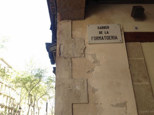 「チーズショップ」通りと記してある