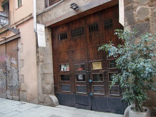 この地区に、美味の割にリーズナブルで人気のレストラン「La Tinaja」もありました!