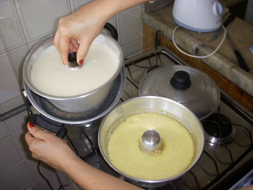 ブラジルの湯せん鍋“バーニョ・マリア”で作るコンデンスミルク入りプリン