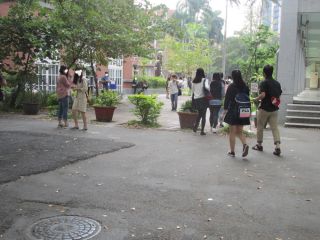 台北市のコンテストの会場前より