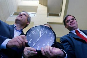 引用元;https://www.publimetro.cl/cl/nacional/2015/06/23/chile-invierno-queda-huso-horario-mas-desfasado-mundo.html