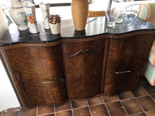 素晴らしい素材の年代もののチェスト（85ユーロ）