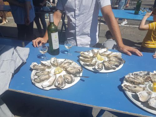 おいしいカキはいくつでも食べられる