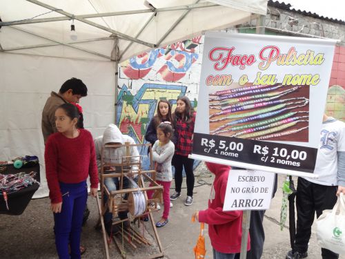 ブライアンさんの露店で製作・販売しているミサンガの案内