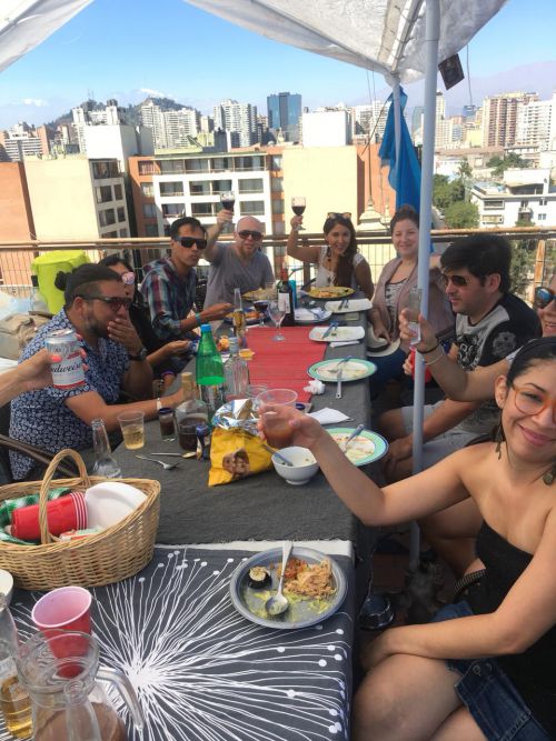 同じマンションの住人との昼食パーティー。時々、各国料理を振る舞うパーティーが催されます