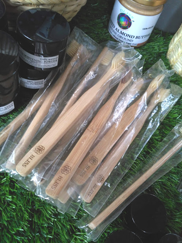 竹と天然毛の歯ブラシ
