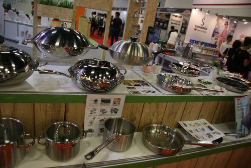 調理器具など、食と食文化を支える周辺アイテムも