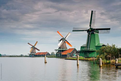 オランダの象徴、風車（著名観光地のキンデルダイクの風車）