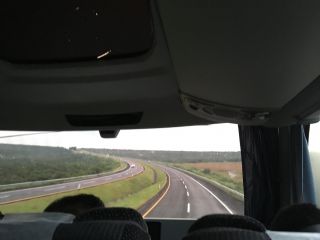 二階建て最前列からはこんな迫力ある景色も