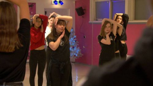 学校の体育の時間はもちろん、プロによるK-Popのダンスも学べるように。(画像提供:nos)