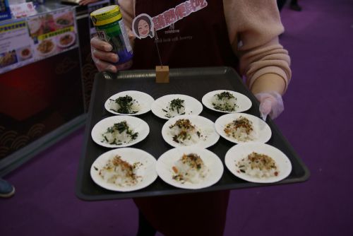 懐かしい日本式のふりかけご飯