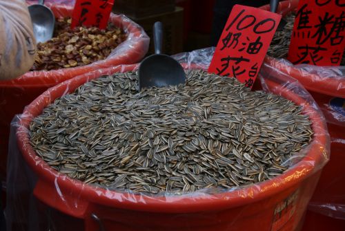 おつまみのひまわりの種