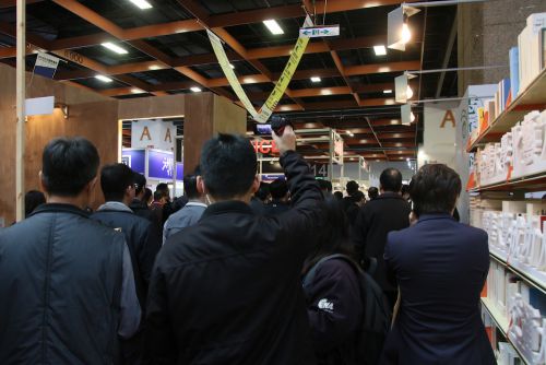 寄り道して詩を購入し…