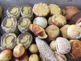 日本の菓子パンとはちょっと違う?けど、素朴で美味しいものです。