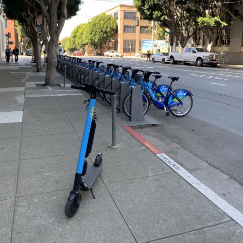 自転車のシェアリングサービスも盛んです