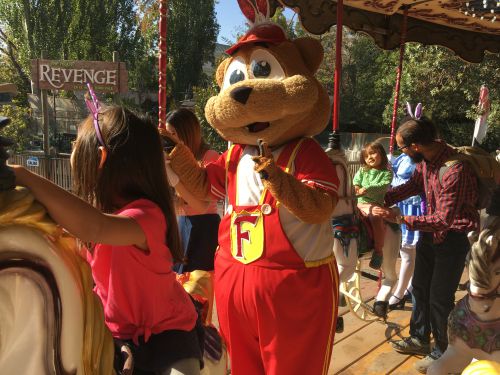 ファンタジアランディアのイメージキャラクターも遊園地でお出迎え!
