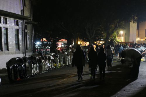 最後はスタッフ総動員で、観客を見送ります