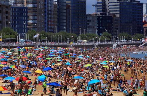 ここまで暑いと、もはやビーチにいくしかない？（画像提供：AD.nl)
