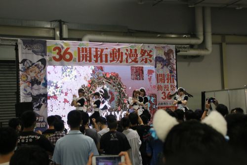 特設ステージ
