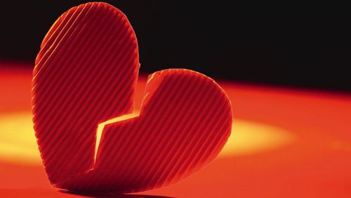 愛情にあまり固執せず、失恋も長引かない？