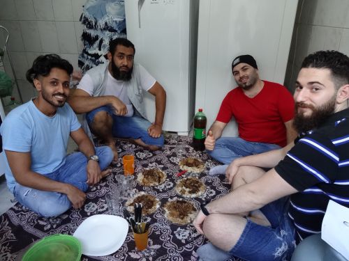 左からイエメンからのナセルさん、ヤセルさん、シリアからのアブドゥルさん、サウジからのアフマドさん