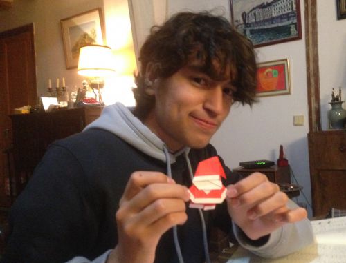 外国人は端を合わせて折るのがなかなか出来ないと聞いていたが、すんなり出来た彼！