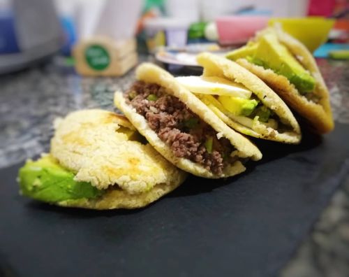 『ノッサ・ジャネーラ』のベネズエラ料理を代表するアレッパス