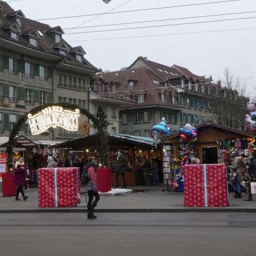 ベルンのクリスマスマーケット。メイン会場の入り口にて。