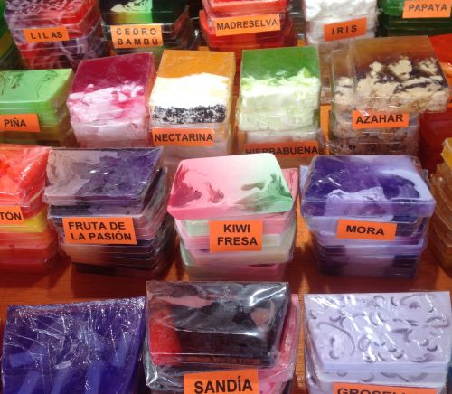 これらが無添加だとは信じられないほどカラフル！自然界の色の石鹸！！