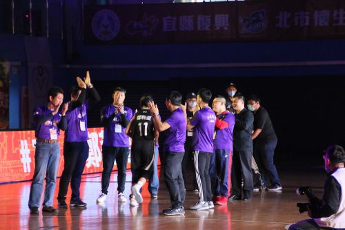 決勝の選手入場時の様子