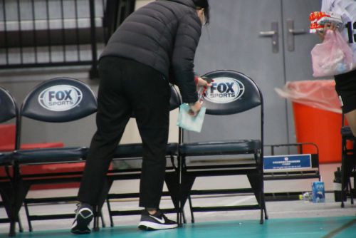 ベンチの椅子は、コートチェンジごとに