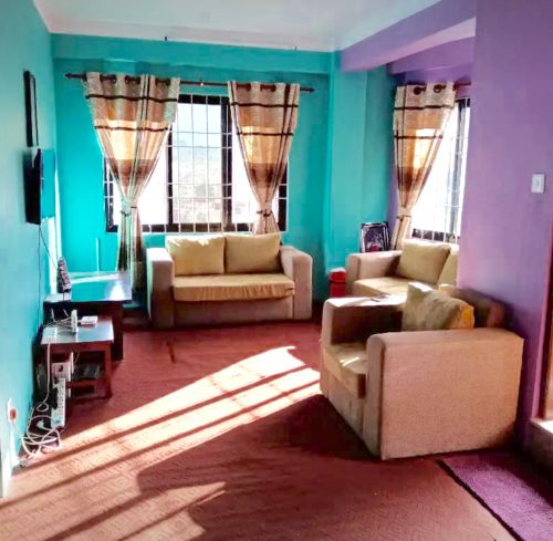 リビング、ベッドルーム、キッチンの全ての壁はこの二色使い