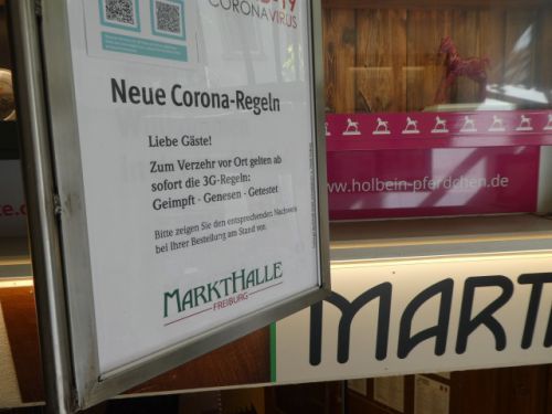 ドイツでもカフェやレストランなどに入る時、COVID証明の提示が義務。店の入り口にあった『３G（ワクチン接種済みか、コロナ感染治癒済み、テストで陰性）の証明が必要です』と書かれた掲示。