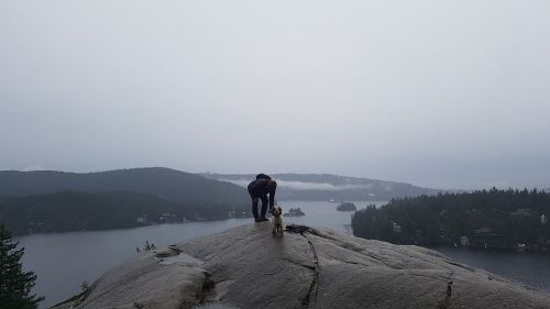 人気のハイキングスポットですが、天気が悪いので人がいません