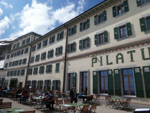 この日宿泊する、ピラトゥス・クルムホテル(Pilatus-Kulm Hotel)