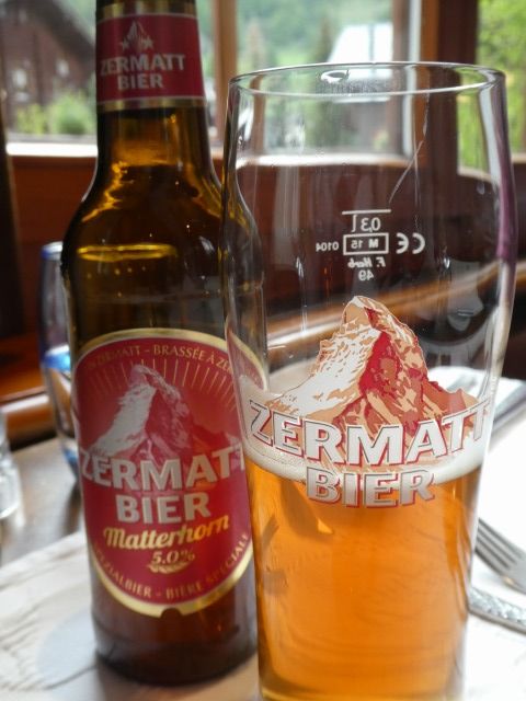 ツェルマットの地ビール。小さなビール醸造所がツェルマット駅近くにあります。