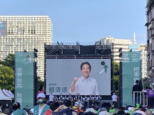 選挙対策本部の事務所開きの集会の様子（１０月１日）