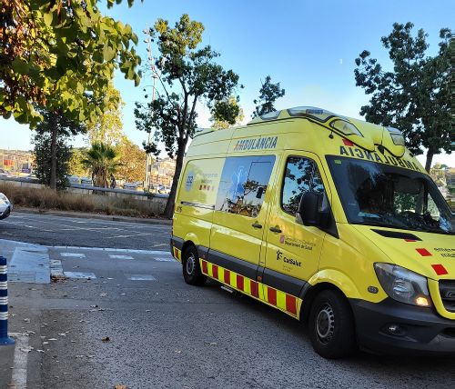 今日もまた、カタルーニャ救急隊の救急車が横を走り抜けていく 
