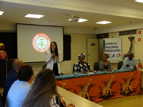 サンパウロ労働組合の女性事務局が主催したさまざまな国籍の移民女性に向けた起業や金融知識の講義