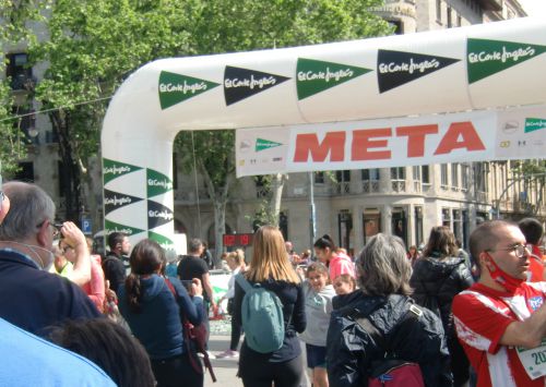 バルセロナ市カタルーニャ広場のゴール会場の様子。4月24日撮影