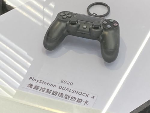 プレイステーション4(P S 4)のコントローラーー型悠遊カード、390元(約1825円)