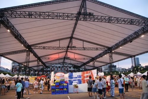 日台フルーツ夏祭りの会場より