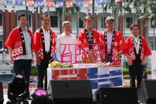開会式の様子(左から3人目の白いシャツの男性が行政院の陳建仁院長)